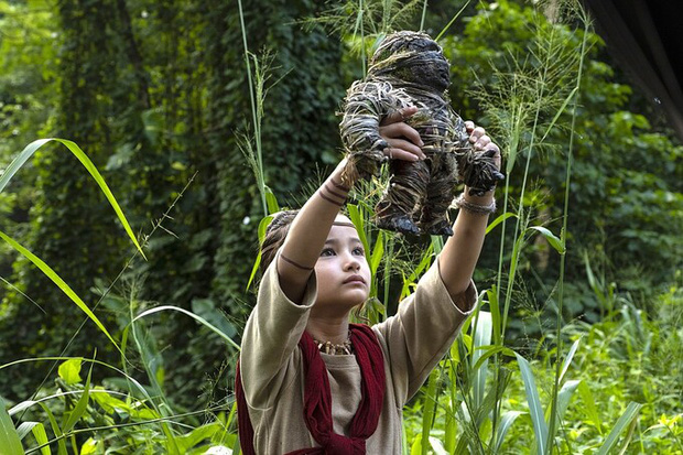 Sao nhí 9 tuổi gây nổ bom tấn Godzilla vs. Kong: Cô bé lai Hàn-Mỹ bị điếc, gia đình 4 đời khiếm thính và kỳ tích khiến thế giới trầm trồ - Ảnh 7.