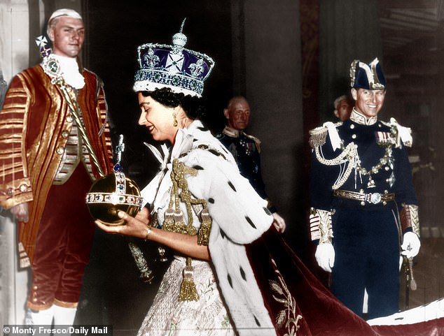 Những bức thư tình mang thương hiệu Hoàng tế Philip và mấu chốt cho cuộc hôn nhân 74 năm với Nữ hoàng Anh được ông tiết lộ chỉ vỏn vẹn trong 3 từ - Ảnh 3.