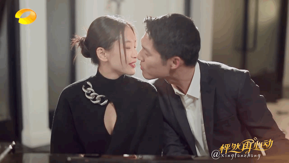 Cbiz thêm 1 cặp đôi cực hot: Mẹ đơn thân Vương Tử Văn tuyên bố hẹn hò với nam thần TV show, cảnh hôn của 2 người gây bão - Ảnh 4.