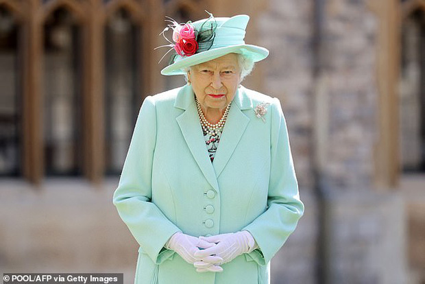 Nữ hoàng Anh sẽ trở lại làm việc sau khi để tang chồng, sự mạnh mẽ và kiên cường của bà khiến mọi người kinh ngạc và thán phục - Ảnh 1.