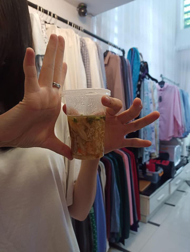 Dân mạng cay đắng review tiệm súp cua đắt nhất Sài Gòn: Bỏ ra 50k chỉ được vài muỗng súp, ly súp 25k gió thổi còn bay - Ảnh 1.