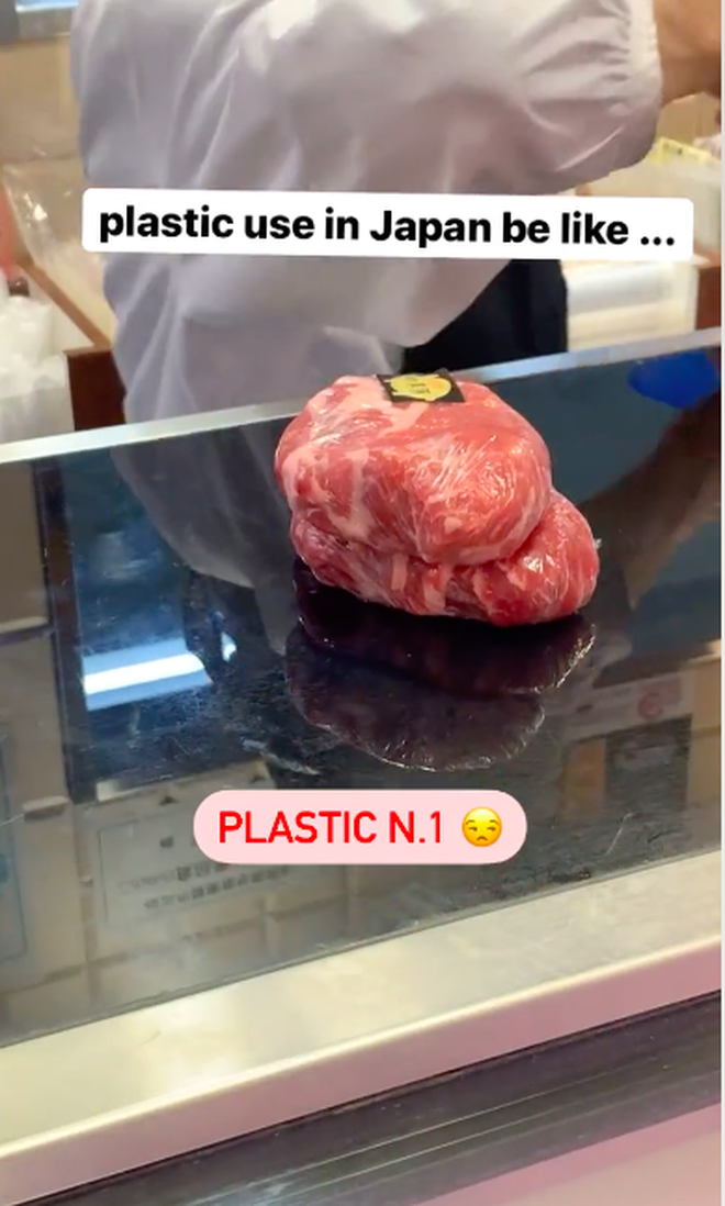 Lần đầu đi siêu thị Nhật Bản, cô gái sốc nặng vì mua có 2 miếng thịt mà được khuyến mãi tới… 4 lớp túi nilon? - Ảnh 2.