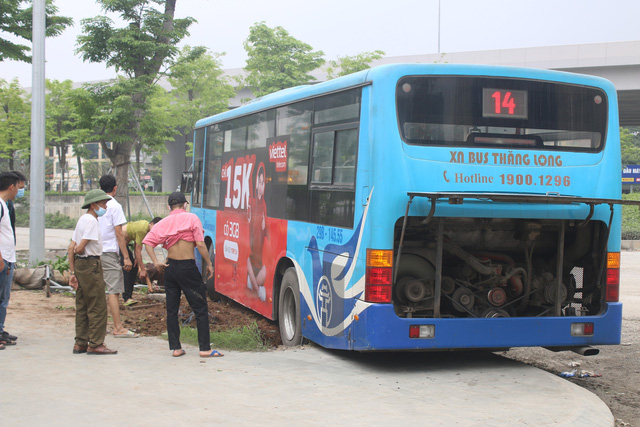 Yêu cầu khẩn trương rà soát sau 3 vụ tai nạn chết người liên quan đến xe buýt ở Hà Nội - Ảnh 1.
