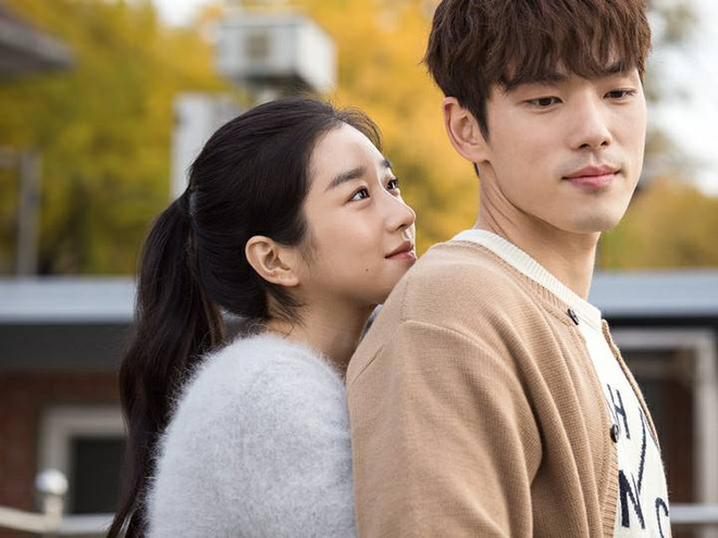 Tình sử rối ren của “điên nữ” Seo Ye Ji: Dính hint từ Yunho đến Lee Jun Ki, yêu anh họ Kim Soo Hyun rồi gây sốc vì mối tình kiểm soát chấn động - Ảnh 11.