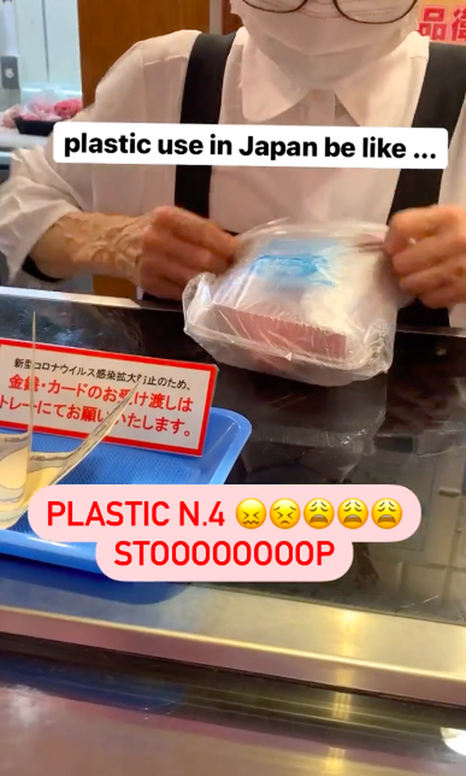 Lần đầu đi siêu thị Nhật Bản, cô gái sốc nặng vì mua có 2 miếng thịt mà được khuyến mãi tới… 4 lớp túi nilon? - Ảnh 5.