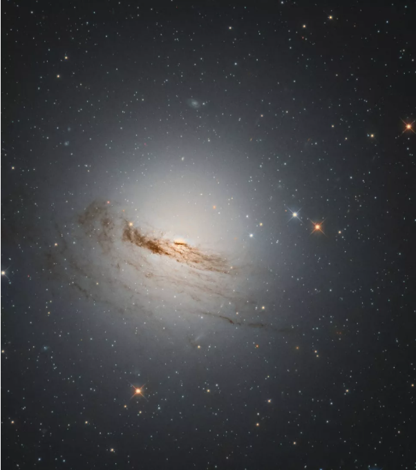 Bức hình đầy ám ảnh của một thiên hà đang hấp hối - Ảnh 1.