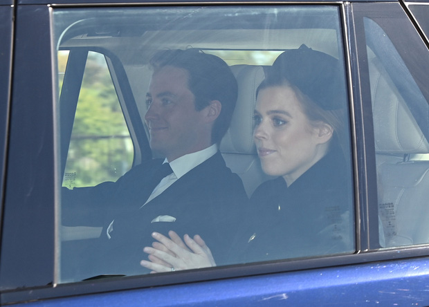 Các thành viên Hoàng gia Anh lần lượt xuất hiện tại nơi cử hành tang lễ Hoàng thân Philip, vợ chồng Công nương Kate không giấu nổi đau buồn - Ảnh 6.