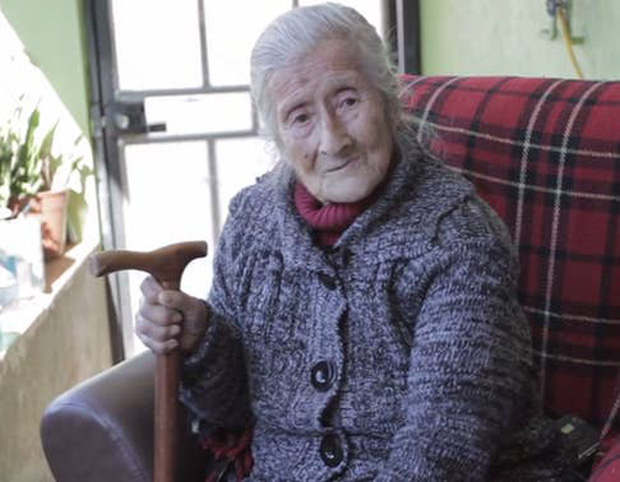 Cụ bà 91 tuổi đi khám vì phát hiện khối u trong bụng, bàng hoàng nhận ra đó là thai nhi nằm trong người suốt 60 năm - Ảnh 1.
