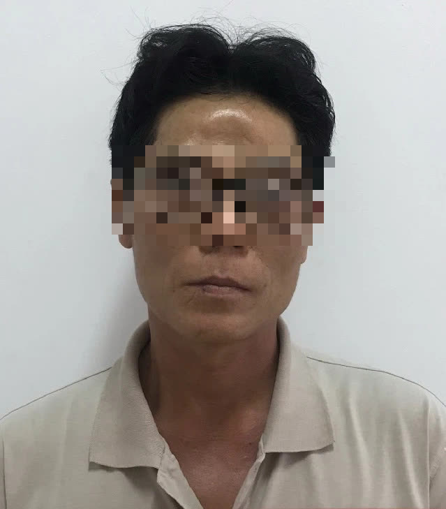 Vụ bé gái 5 tuổi bị sát hại, nghi bị xâm hại tình dục: Người dân giận dữ khi xem nghi phạm thực nghiệm hành vi - Ảnh 1.