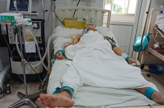 Án mạng kinh hoàng do ghen tuông tại quán nhậu Lương Sơn: CA đang giám sát nghi can tại bệnh viện đề phòng tự tử - Ảnh 1.