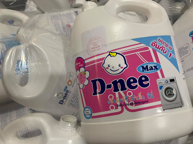 Hà Nội: Đột kích xưởng sản xuất quy mô lớn giả nhãn hiệu nước giặt Dnee - Ảnh 2.