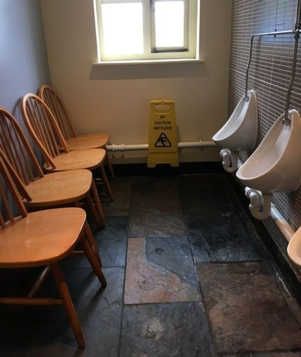 Tuyển tập những nhà vệ sinh hắc ám, nhìn xong là đủ kiên nhẫn nhịn đến lúc về nhà - Ảnh 14.