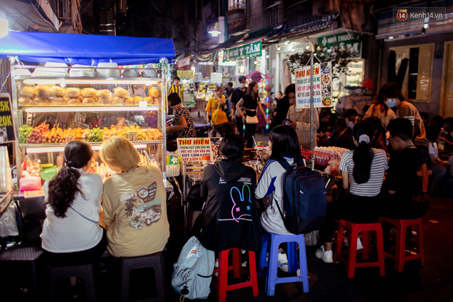 Khu chợ ẩm thực đã vào là không có đường ra ở Sài Gòn: Phần vì đồ ăn ngon, phần vì… đông muốn ná thở! - Ảnh 9.