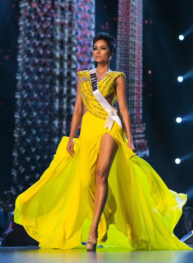 Rầm rộ tin Hoa hậu HHen Niê sẽ thành giám khảo Miss Universe 2020, khán giả Việt và Philippines tranh cãi nảy lửa - Ảnh 4.