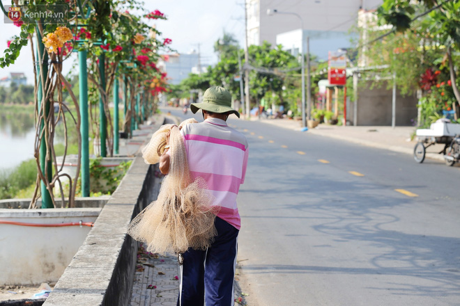 Vợ chồng nhặt ve chai ở miền Tây trả lại tiền tỷ cho người đánh rơi: Lỡ người ta tự tử thì sao? Mình nghèo thì chịu đi, hông lấy của ai hết trơn á! - Ảnh 11.