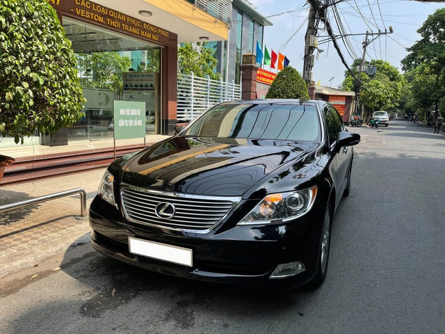 Hết thời, Lexus LS 460L mất giá rẻ hơn Toyota Camry dù chỉ chạy 9.000km/năm - Ảnh 1.