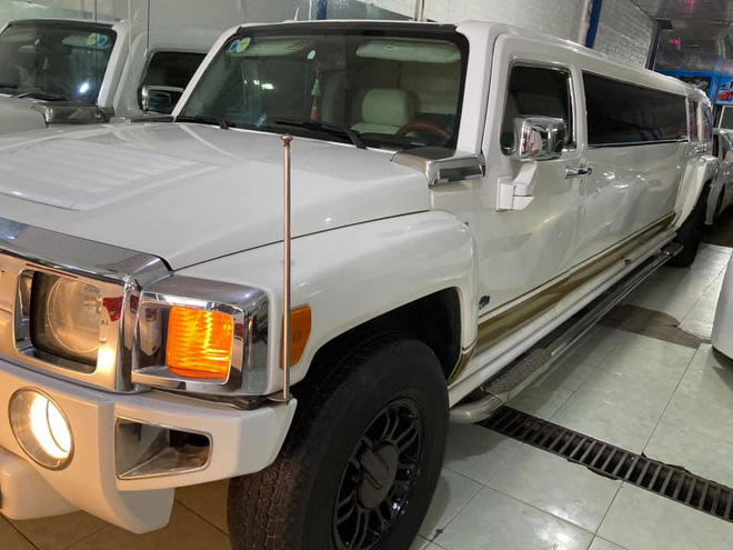 Biểu tượng dân chơi một thời Hummer H3 Limousine hạ giá còn hơn 3 tỷ đồng sau 14 năm lăn bánh - Ảnh 1.