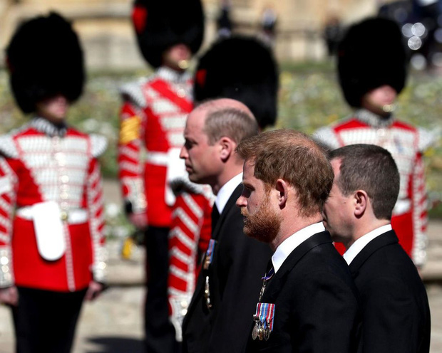 Vừa mãn tang Hoàng thân Philip, Meghan Markle đưa ra điều kiện duy nhất để đồng ý hòa giải với Hoàng gia Anh khiến dư luận phẫn nộ - Ảnh 3.