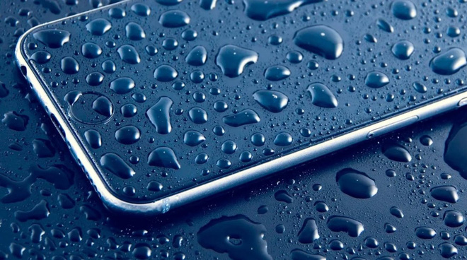 Apple lại bị kiện vì phóng đại khả năng chống nước của iPhone - Ảnh 1.