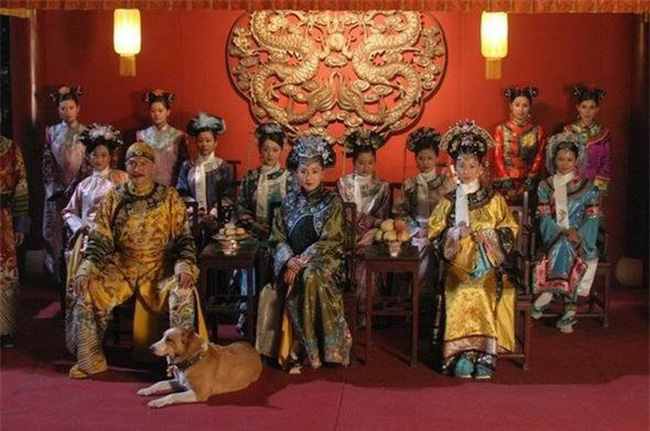 Thâm cung về hoàng đế Khang Hy: Lấy cô ruột làm vợ, ân ái từ lúc 12 tuổi - Ảnh 4.