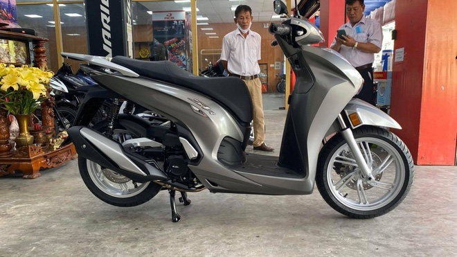 Honda SH 350i đầu tiên về Việt Nam: Giá 328 triệu đồng, nhập Ý, dành cho giới nhà giàu chịu chơi - Ảnh 2.