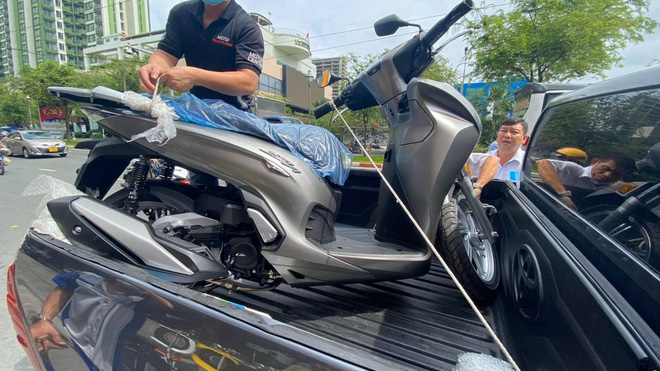 Honda SH 350i đầu tiên về Việt Nam: Giá 328 triệu đồng, nhập Ý, dành cho giới nhà giàu chịu chơi - Ảnh 4.