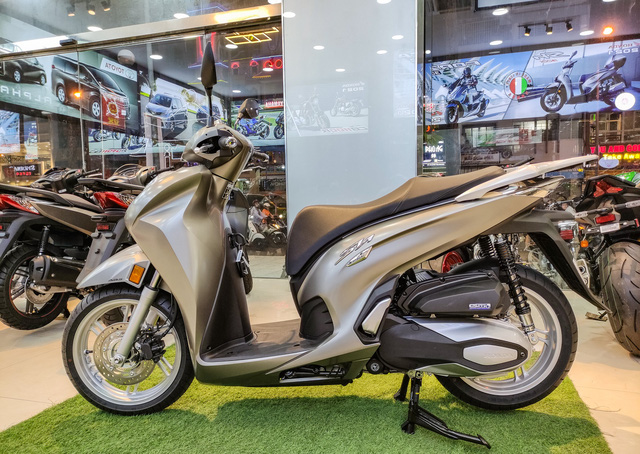 Chi tiết Honda SH 350i đầu tiên tại Việt Nam: Giá hơn 360 triệu đồng, lô đầu chỉ có 5 chiếc - Ảnh 2.