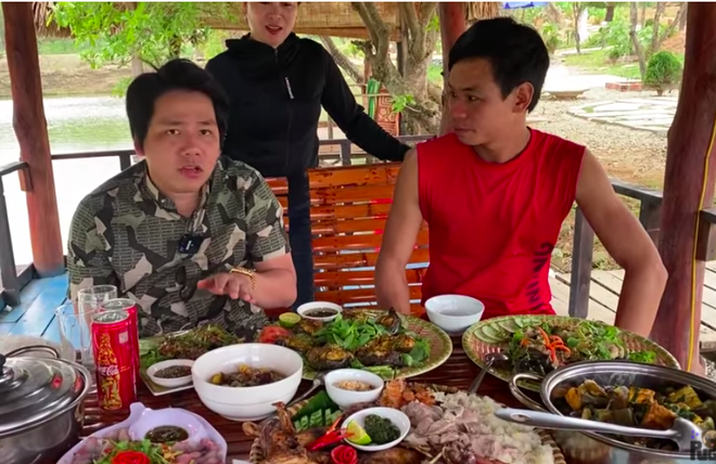 YouTuber Khoa Pug tuyên bố làm video cuối cùng ở Việt Nam, tạm biệt hơn 3 triệu fan hâm mộ - Ảnh 1.