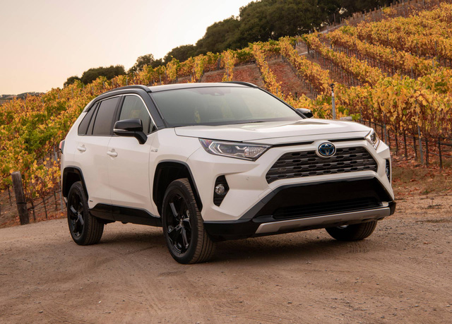 Toyota bắt tay Tesla làm khung gầm của SUV cỡ nhỏ - Đối thủ khiến VinFast phải dè chừng - Ảnh 1.