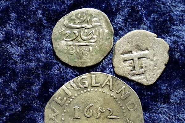 Đồng tiền cổ giữ bí mật về cướp biển giết người khét tiếng cổ xưa - Ảnh 1.