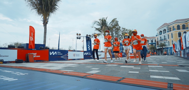 Khung cảnh VĐV Phú Quốc WOW Island Race 2021 đồng loạt đeo khẩu trang khi khởi động và trên đường chạy gây ấn tượng - Ảnh 7.