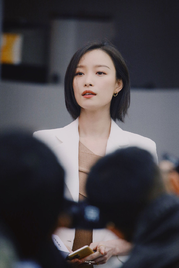 Ảnh không PTS của 2 mỹ nhân yêu Phùng Thiệu Phong say đắm: Nghê Ni khẳng định đẳng cấp, Triệu Lệ Dĩnh thua thiệt thấy rõ - Ảnh 1. Ảnh không PTS của 2 mỹ nhân yêu Phùng Thiệu Phong say đắm: Nghê Ni khẳng định đẳng cấp, Triệu Lệ Dĩnh thua thiệt thấy rõ - Ảnh 1.