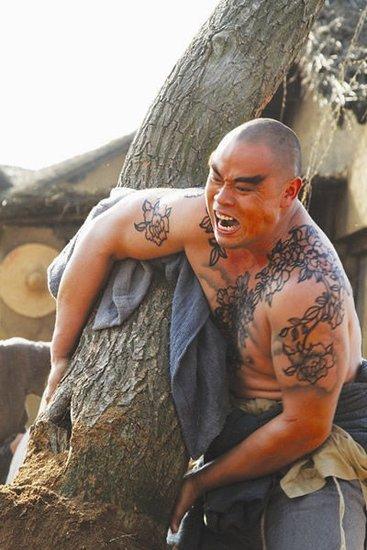 Bất ngờ với cuộc sống đời thường của “Lỗ Trí Thâm” Tấn Tùng ở tuổi 48 - Ảnh 2. Bất ngờ với cuộc sống đời thường của “Lỗ Trí Thâm” Tấn Tùng ở tuổi 48 - Ảnh 2.