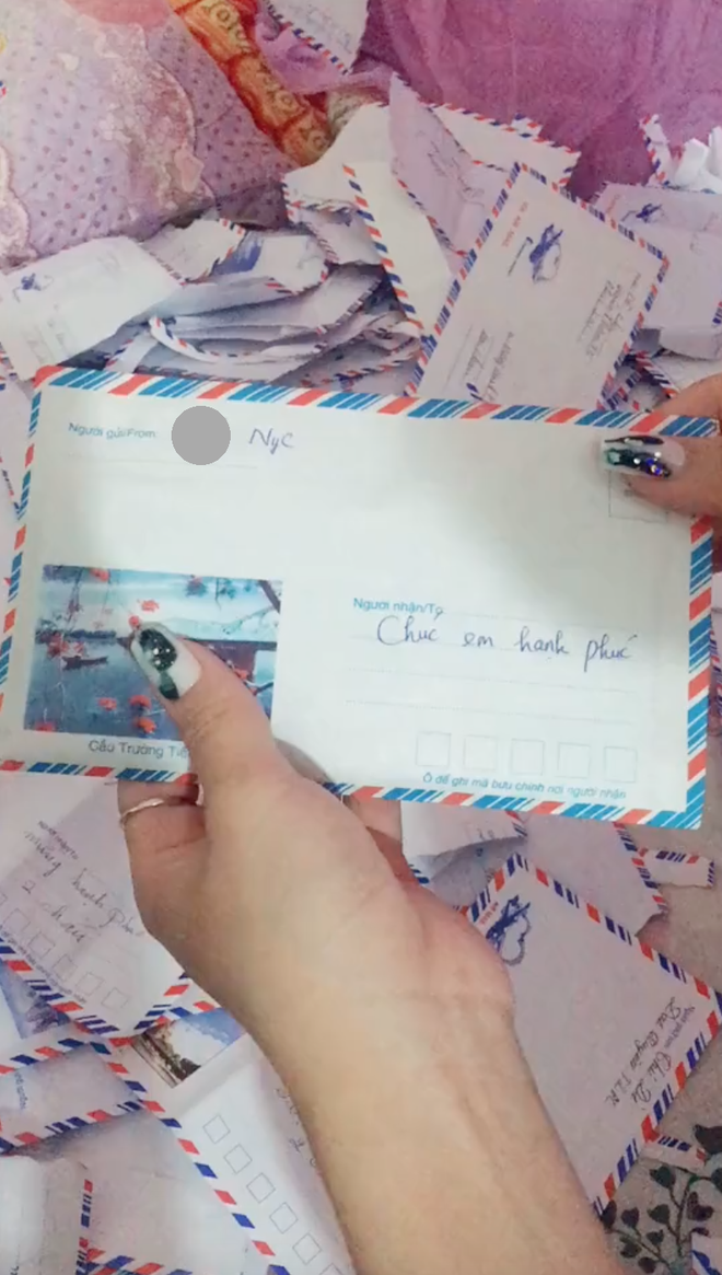 Xôn xao clip cô dâu khoe bồ cũ mừng cưới cả xấp 500k dày cộp, dân mạng đa nghi “hay tự bỏ phong bì câu view”? - Ảnh 1.