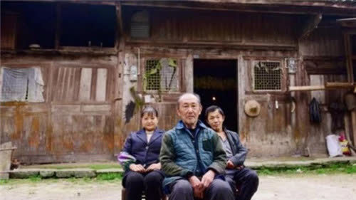 Bí ẩn căn nhà gỗ trị giá 2 nghìn tỷ đồng của một ông nông dân nghèo - Ảnh 3. Bí ẩn căn nhà gỗ trị giá 2 nghìn tỷ đồng của một ông nông dân nghèo - Ảnh 3.