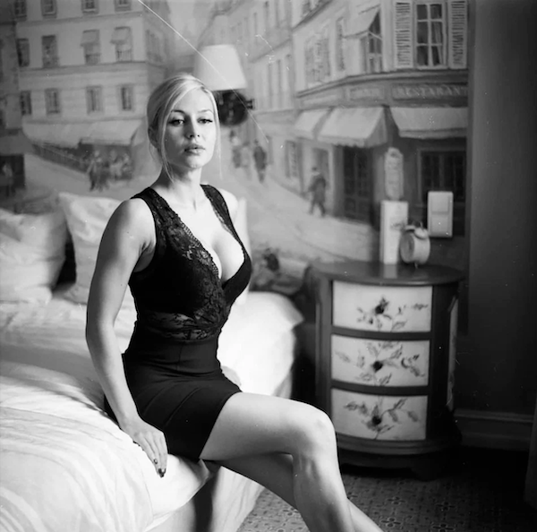 Gây thương nhớ với nhan sắc cực phẩm, Người đẹp Vệ binh Quốc gia Nga mất việc vì hành động sau đó - Ảnh 4. Gây thương nhớ với nhan sắc cực phẩm, Người đẹp Vệ binh Quốc gia Nga mất việc vì hành động sau đó - Ảnh 4.