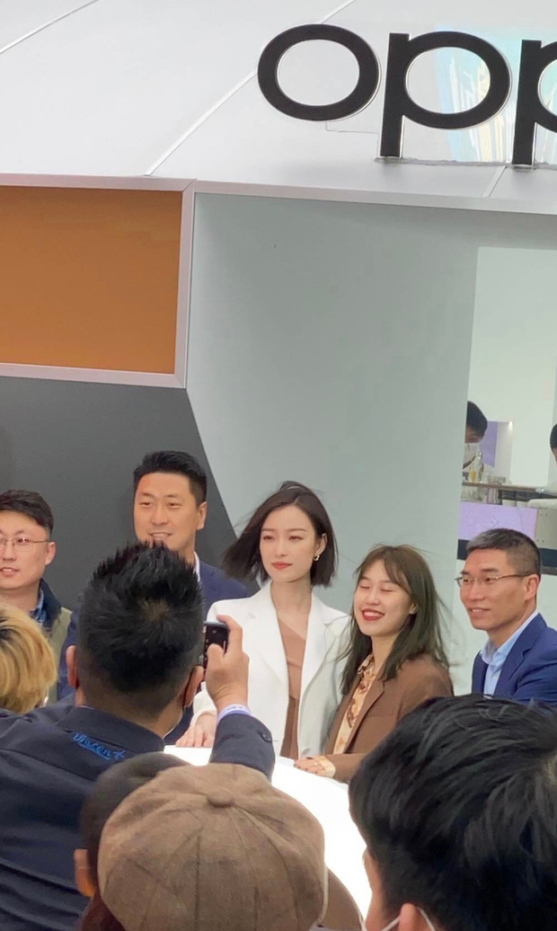 Ảnh không PTS của 2 mỹ nhân yêu Phùng Thiệu Phong say đắm: Nghê Ni khẳng định đẳng cấp, Triệu Lệ Dĩnh thua thiệt thấy rõ - Ảnh 5. Ảnh không PTS của 2 mỹ nhân yêu Phùng Thiệu Phong say đắm: Nghê Ni khẳng định đẳng cấp, Triệu Lệ Dĩnh thua thiệt thấy rõ - Ảnh 5.