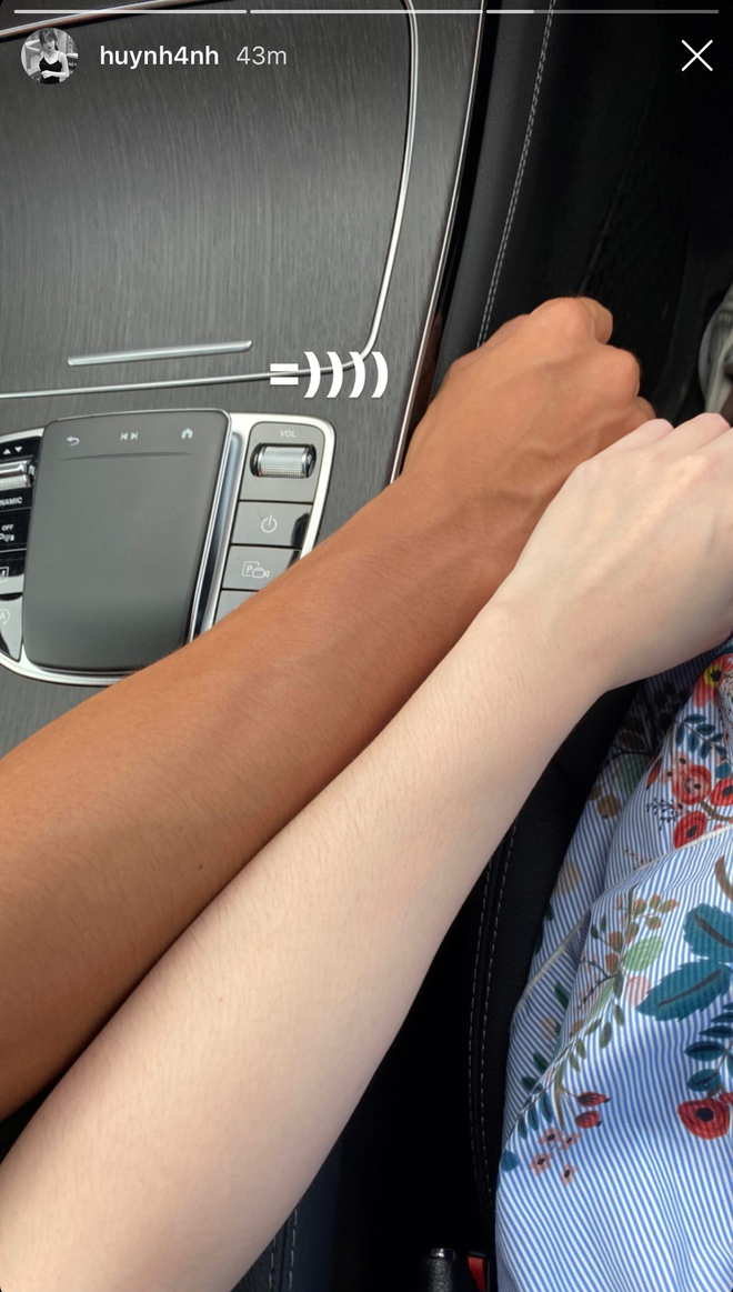 Lộ ảnh c&ocirc; bồ tin đồn check-in ngay tr&ecirc;n con Mẹc huyền thoại của Quang Hải - Ảnh 5.