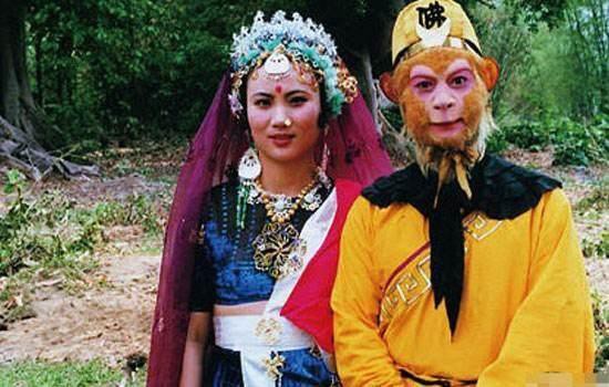 Chuyện tình đẹp hơn phim của Lục Tiểu Linh Đồng và vợ khi cùng đóng Tôn Ngộ Không 1986  - Ảnh 1.