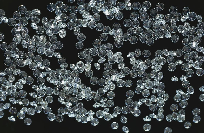 Thử nghiệm mới nhất của các nhà khoa học tiết lộ, kim cương lục giác cứng hơn kim cương tự nhiên - Ảnh 2.