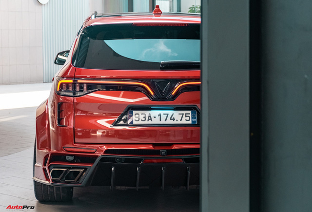 Chủ xe Bình Phước chi hàng trăm triệu độ VinFast Lux SA2.0: Ngoại hình như siêu SUV, công suất tăng 32 mã lực, riêng bộ mâm 100 triệu đồng - Ảnh 9.
