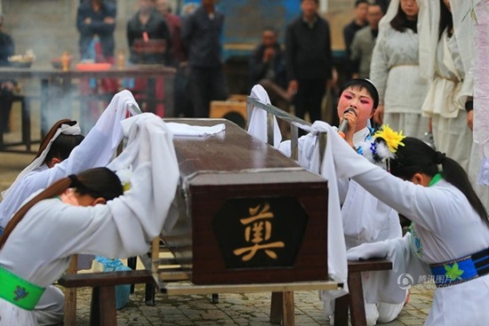 Những nghề nghe tên kỳ quặc nhưng hốt bạc ở Trung Quốc: Từ dằn mặt tiểu tam đến khóc mướn - Ảnh 3.