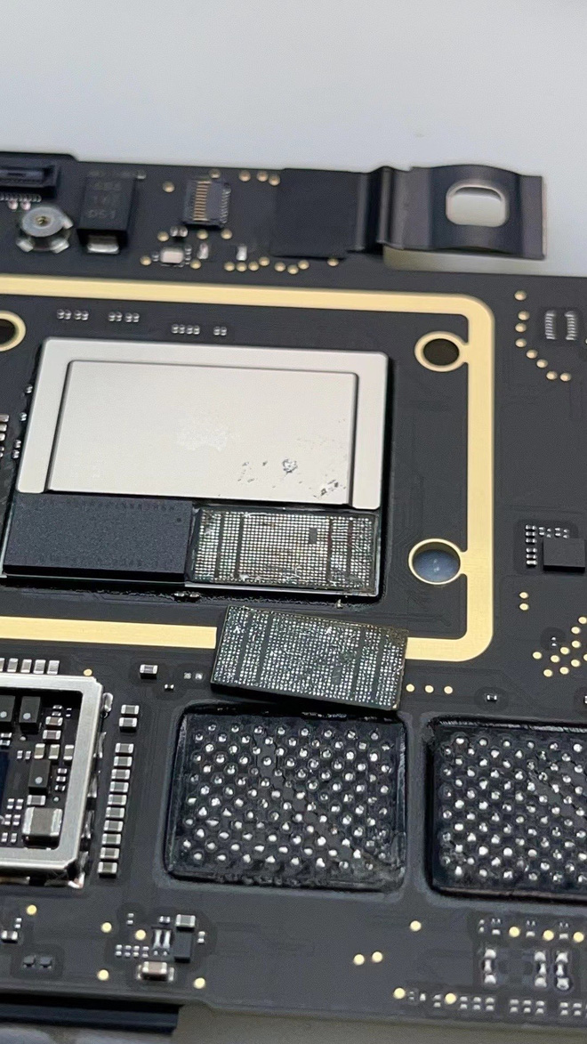 Không chịu để Apple hút máu, kỹ sư Trung Quốc tự tay nâng cấp RAM và SSD cho MacBook dùng chip M1 - Ảnh 3.