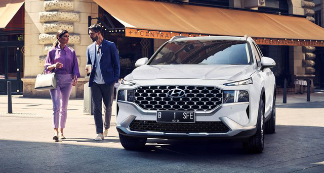 Hyundai Santa Fe 2021 cập bến Indonesia, chờ ngày về Việt Nam - Ảnh 1.