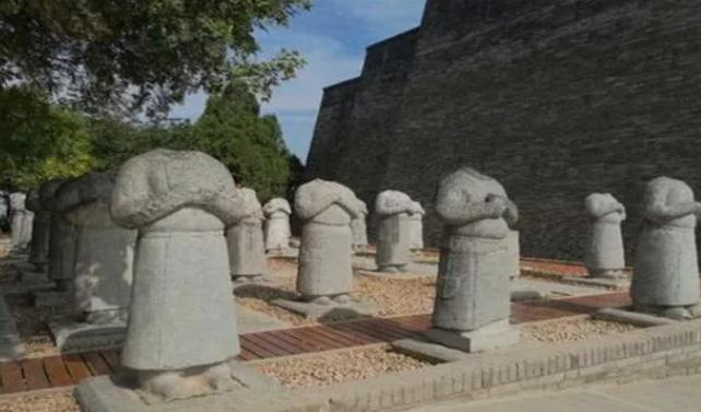 Bí ẩn rợn người về 61 tượng đá không đầu trước mộ Võ Tắc Thiên - Ảnh 2.