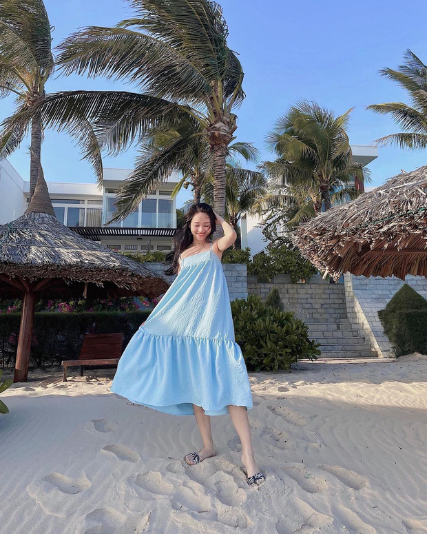Có 1 mẫu váy đi biển siêu xinh mà từ Hà Hồ tới Kaity Nguyễn đều ưng nổ đĩa, quá hợp để diện đi du lịch luôn! - Ảnh 6.