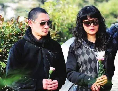 Mối tình đầu của Huỳnh Hiểu Minh: Khiến thiếu gia Bắc Kinh mê mệt, di nguyện đau đớn được mặc váy cưới trong tang lễ chính mình - Ảnh 6.