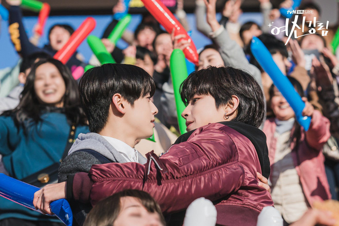 6 đôi đam mỹ trá hình tình nhất phim Hàn: Đến giờ vẫn chưa quên nụ hôn đồng tính của Park Seo Joon - Ảnh 9.