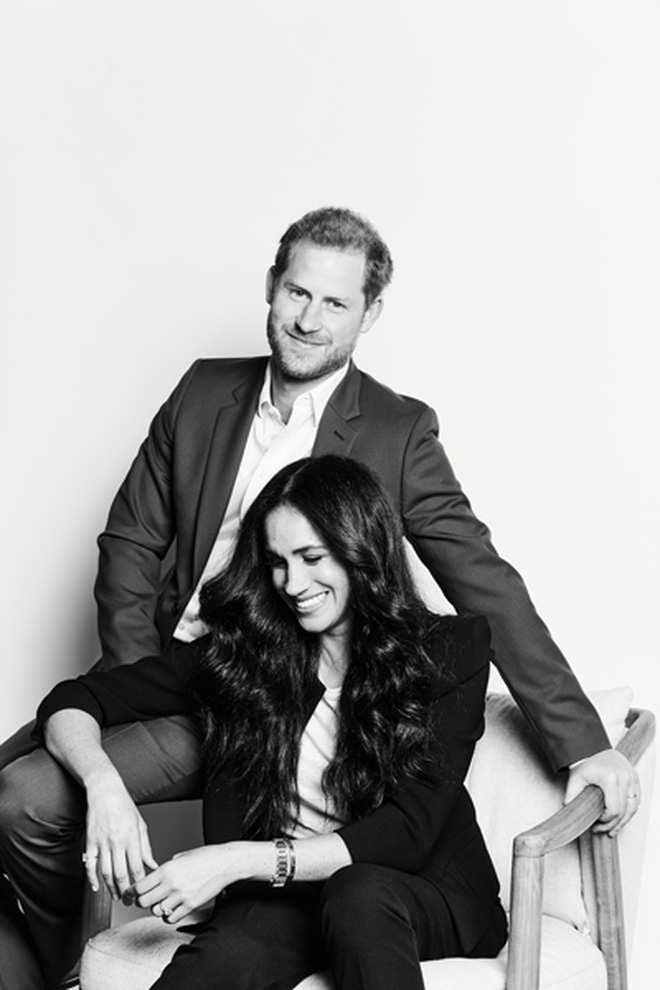 Meghan Markle thách thức chị dâu Kate chỉ bằng một chi tiết thâm sâu trong lần xuất hiện mới nhất - Ảnh 3.