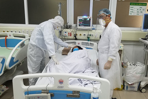 1 bệnh nhân Covid-19 phải chạy ECMO, 9 ca đang chuyển biến nặng, 26 ca tiên lượng nặng - Ảnh 1. 1 bệnh nhân Covid-19 phải chạy ECMO, 9 ca đang chuyển biến nặng, 26 ca tiên lượng nặng - Ảnh 1.